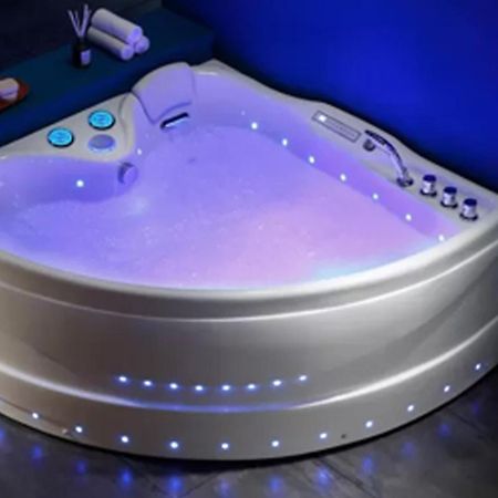 Love Room- Spa- Escale Amoureuse Puygaillard-de-Quercy المظهر الخارجي الصورة