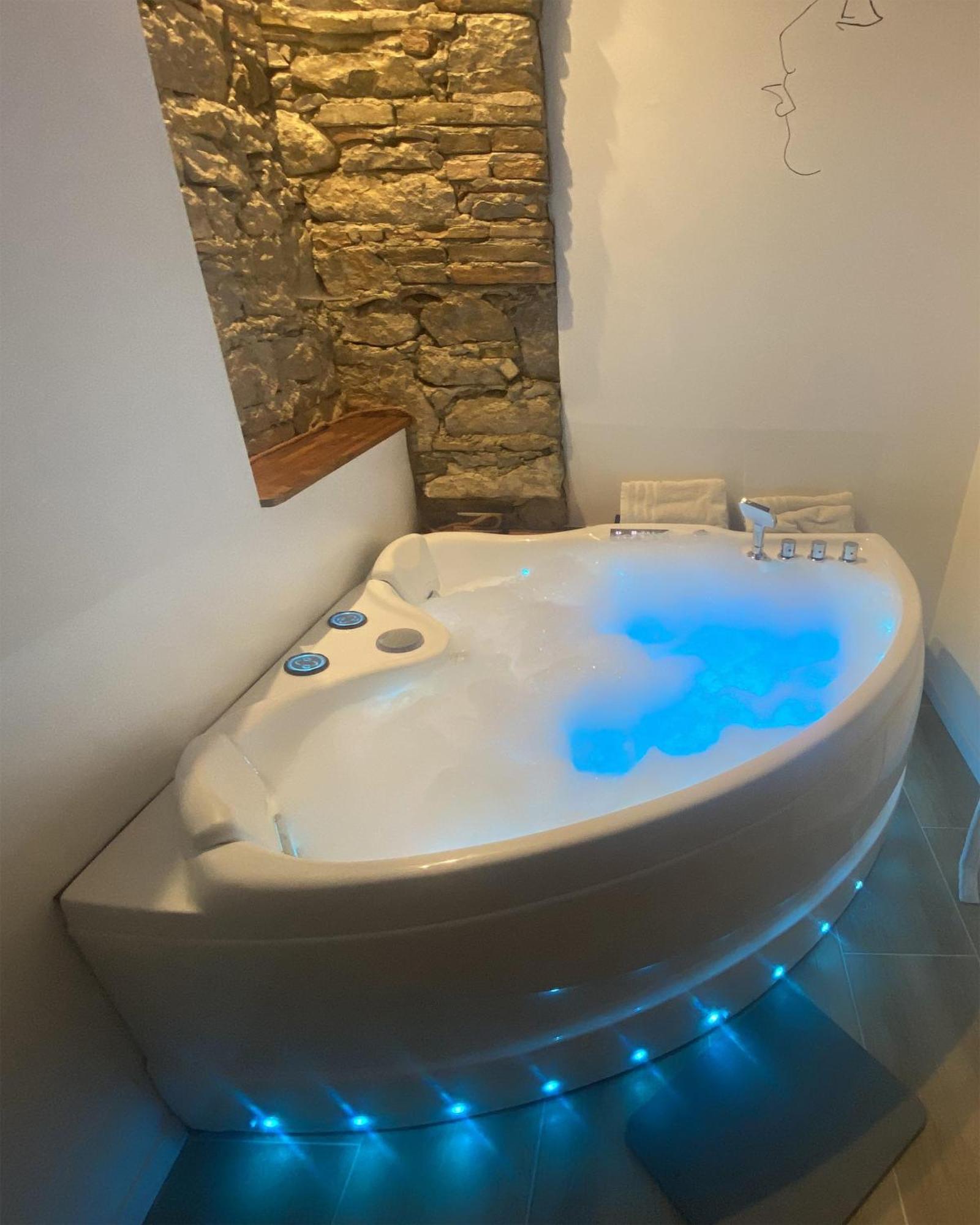 Love Room- Spa- Escale Amoureuse Puygaillard-de-Quercy المظهر الخارجي الصورة