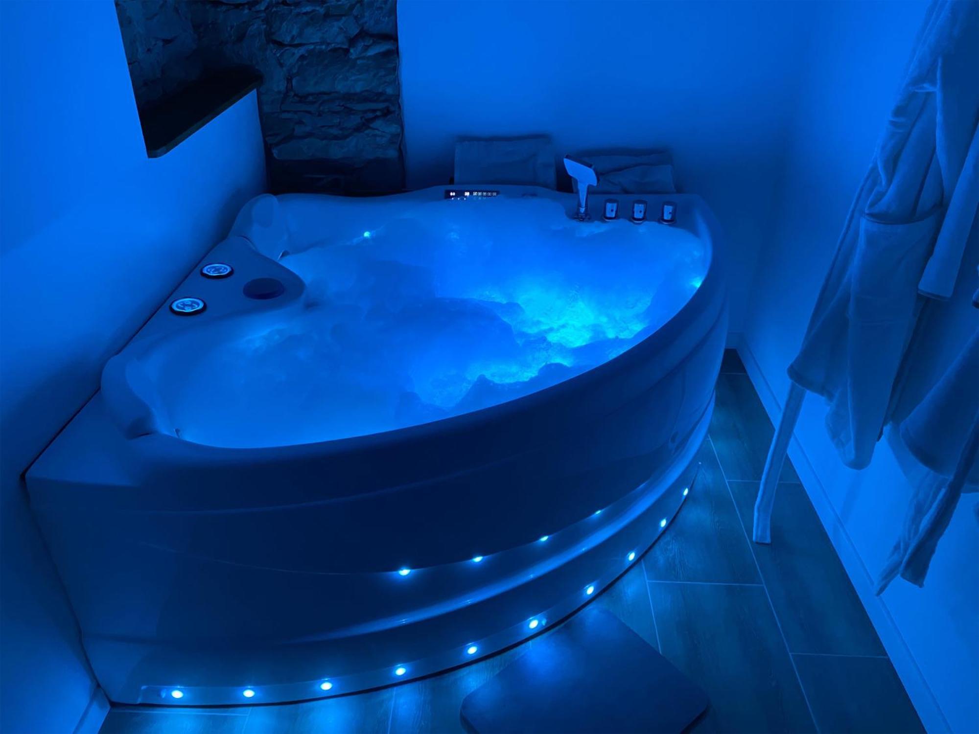 Love Room- Spa- Escale Amoureuse Puygaillard-de-Quercy المظهر الخارجي الصورة