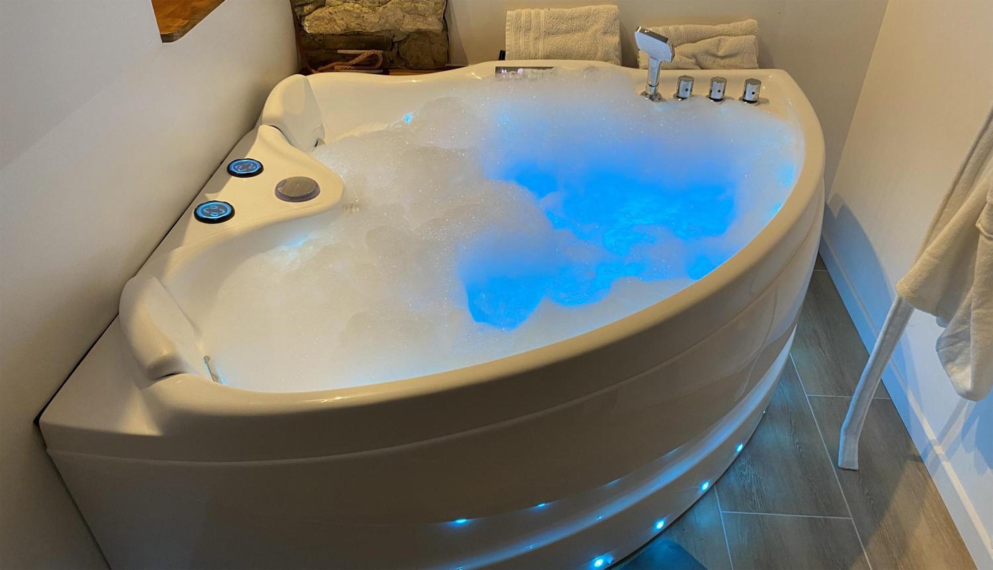 Love Room- Spa- Escale Amoureuse Puygaillard-de-Quercy المظهر الخارجي الصورة